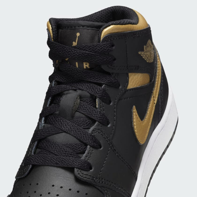 tradesports.co.uk Nike Juniors Air Jordan 1 Mid DQ8423 071