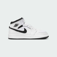 tradesports.co.uk Nike Juniors Air Jordan 1 Mid DQ8423 132