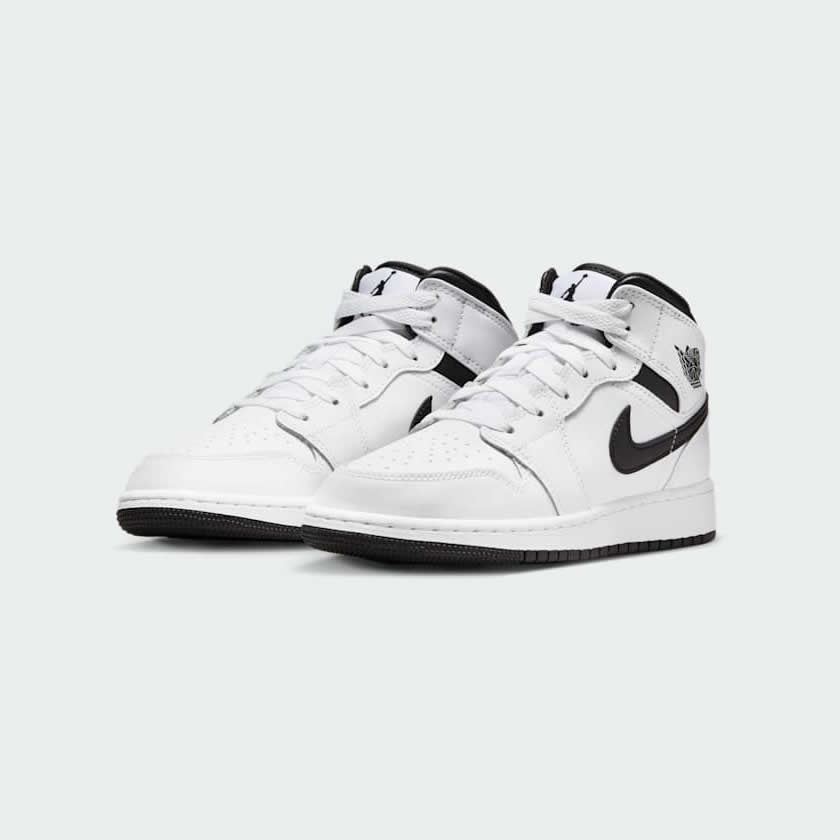 tradesports.co.uk Nike Juniors Air Jordan 1 Mid DQ8423 132