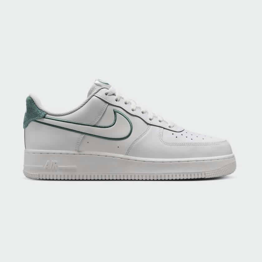 tradesports.co.uk Nike Men's Air Force 1 '07 LV8 FN8349 100