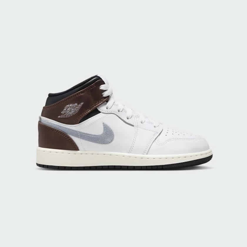 tradesports.co.uk Nike Juniors Air Jordan 1 Mid Special Edition FQ8162 142