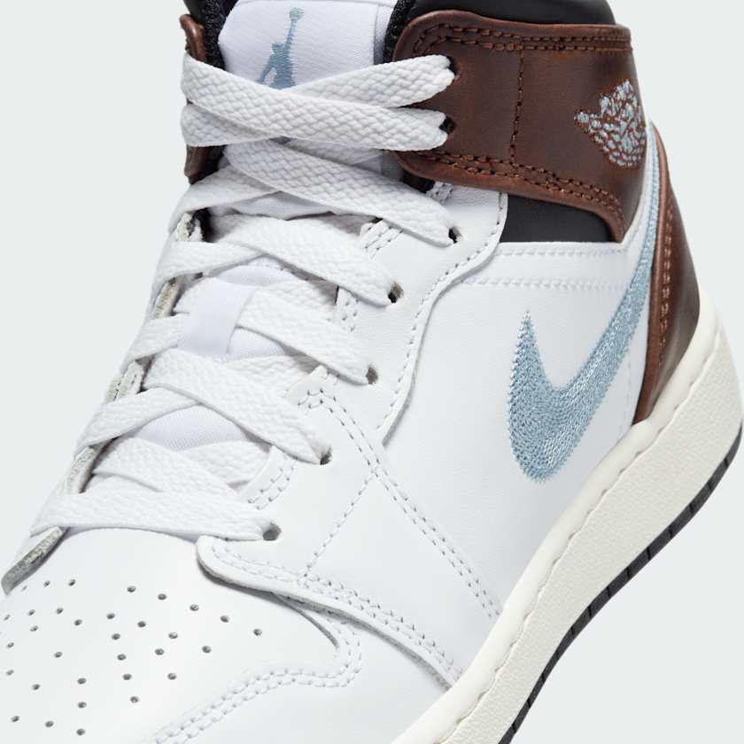 tradesports.co.uk Nike Juniors Air Jordan 1 Mid Special Edition FQ8162 142